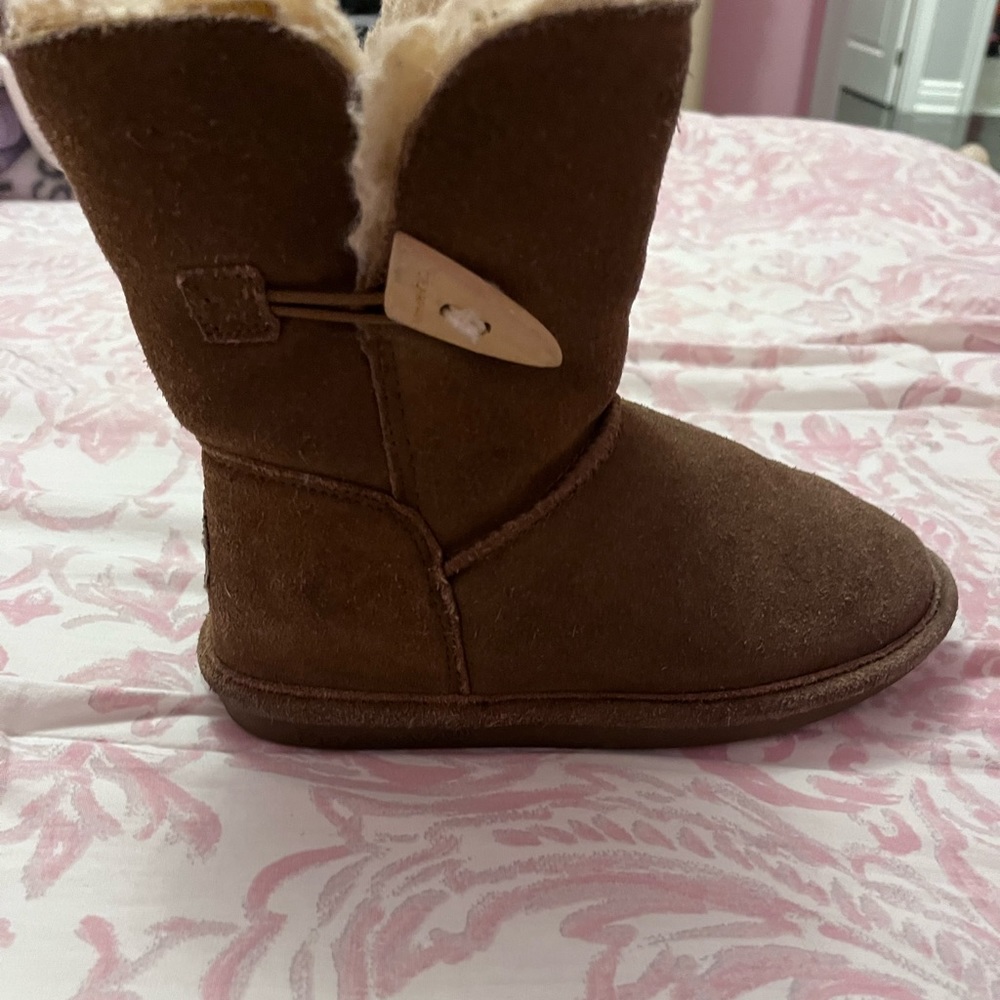 Girls Bearpaw Boots —Size 13